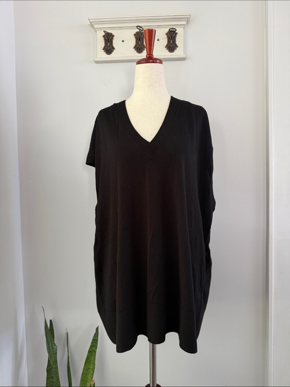 COS Black V-Neck Oversized Wool Knit sweater vest size medium Classic